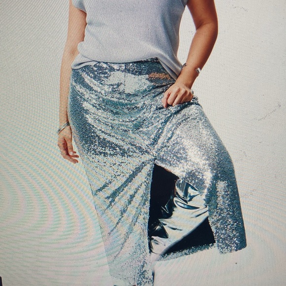 Sequin shimmer maxi skirt with slit - Picture 1 of 7